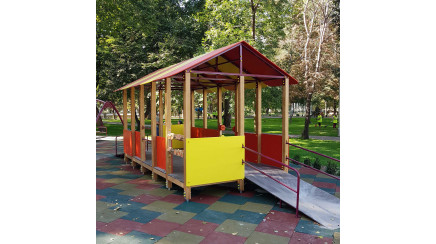 Arbor house with a ramp for children with specific needs