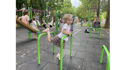 Stops for push-ups are 50 cm high