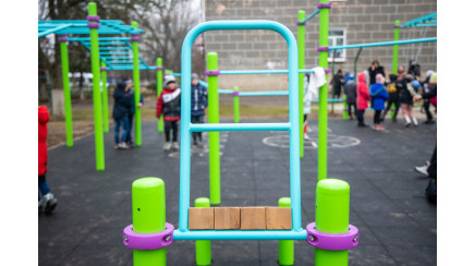 Bench with an emphasis for the press